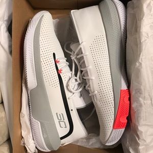 BRAND NEW UA SC 3ZERO III